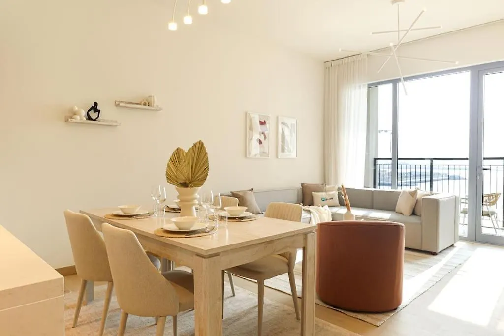 Higuests - Dream Vacation Apartment In La Rive 1 Dubai
