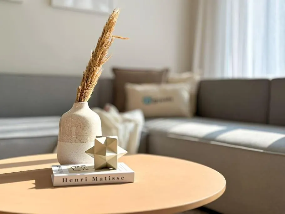 Higuests - Dream Vacation Apartment In La Rive 1 Dubai